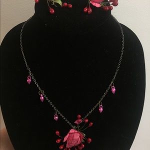 New maroon color earrings and necklace set